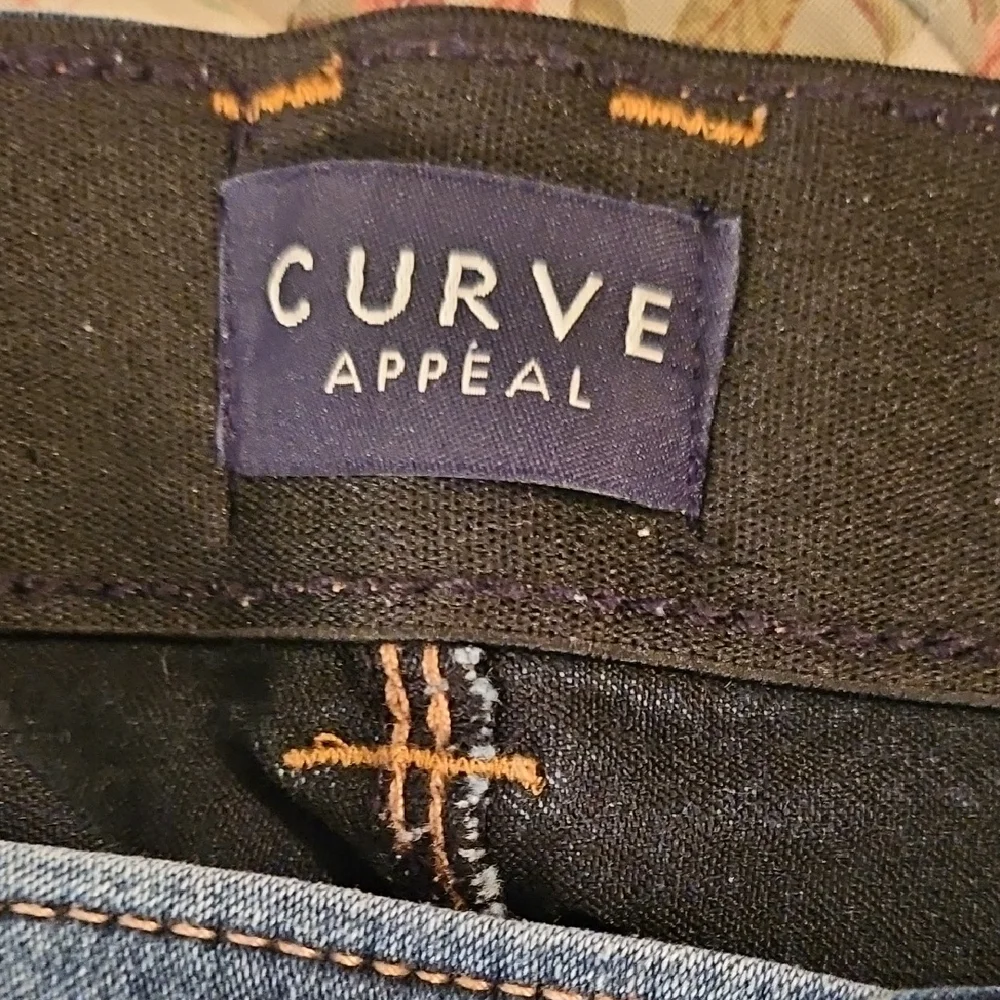 Curve Appeal High Rise Skinny w/ Comfort Waist - Size 10/30 - Picture 7 of 9
